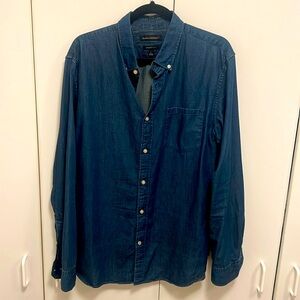 Banana Republic - Dark denim button up - slim fit large